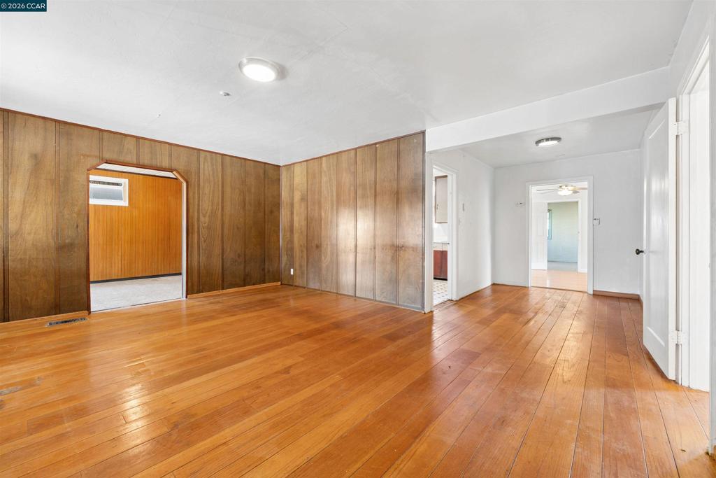 128 Marks Blvd Property Photo 49