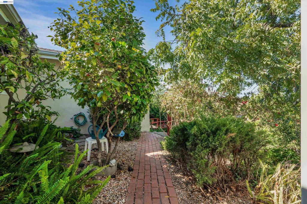 327 Kingston Ave Property Photo 30