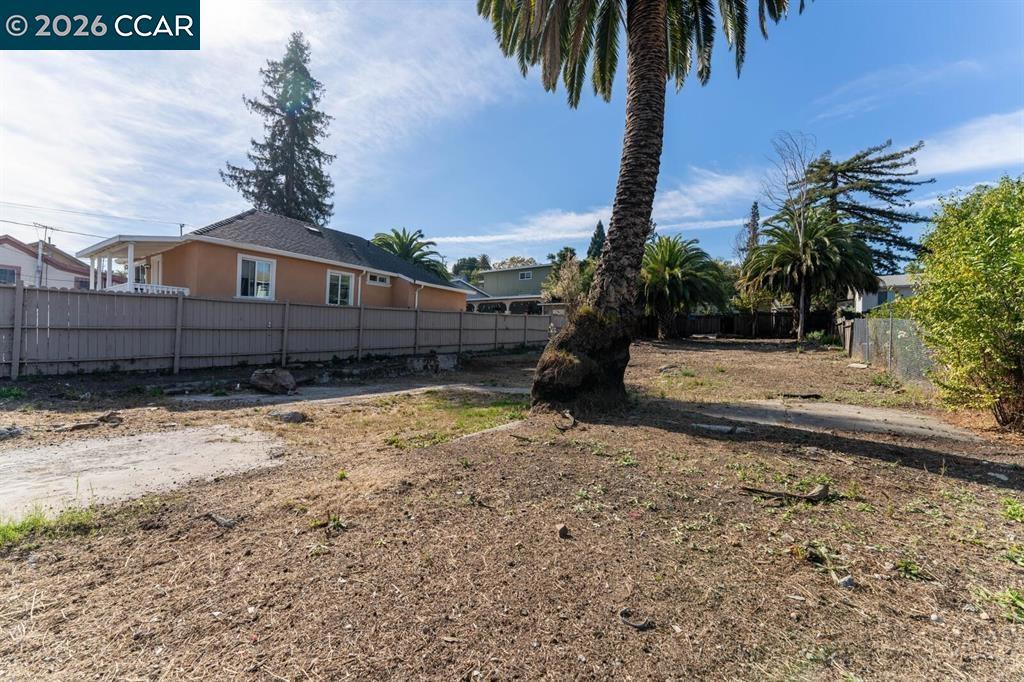 2011 Sacramento St Property Photo 1