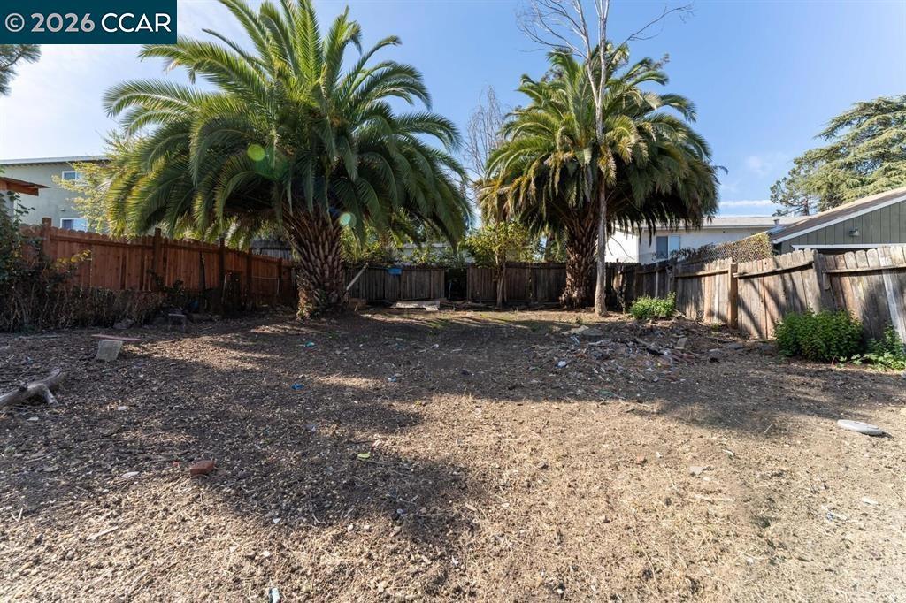 2011 Sacramento St Property Photo 5