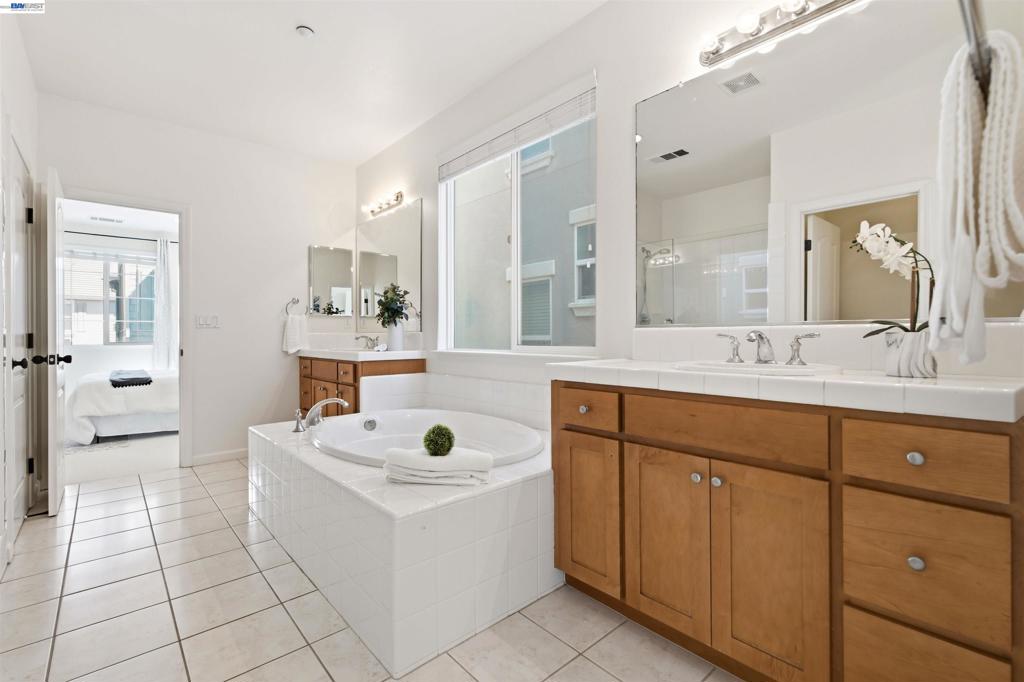 6010 Hillbrook Pl Property Photo 28