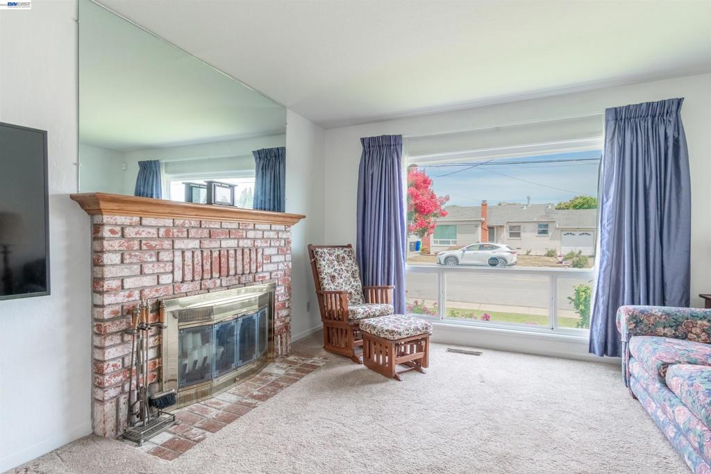 15209 Farnsworth St Property Photo 7