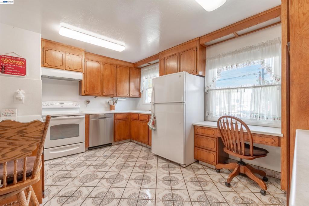 15209 Farnsworth St Property Photo 9