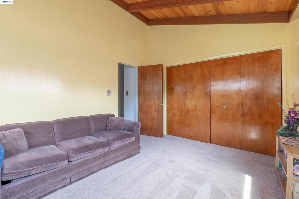 15209 Farnsworth St Property Photo 20
