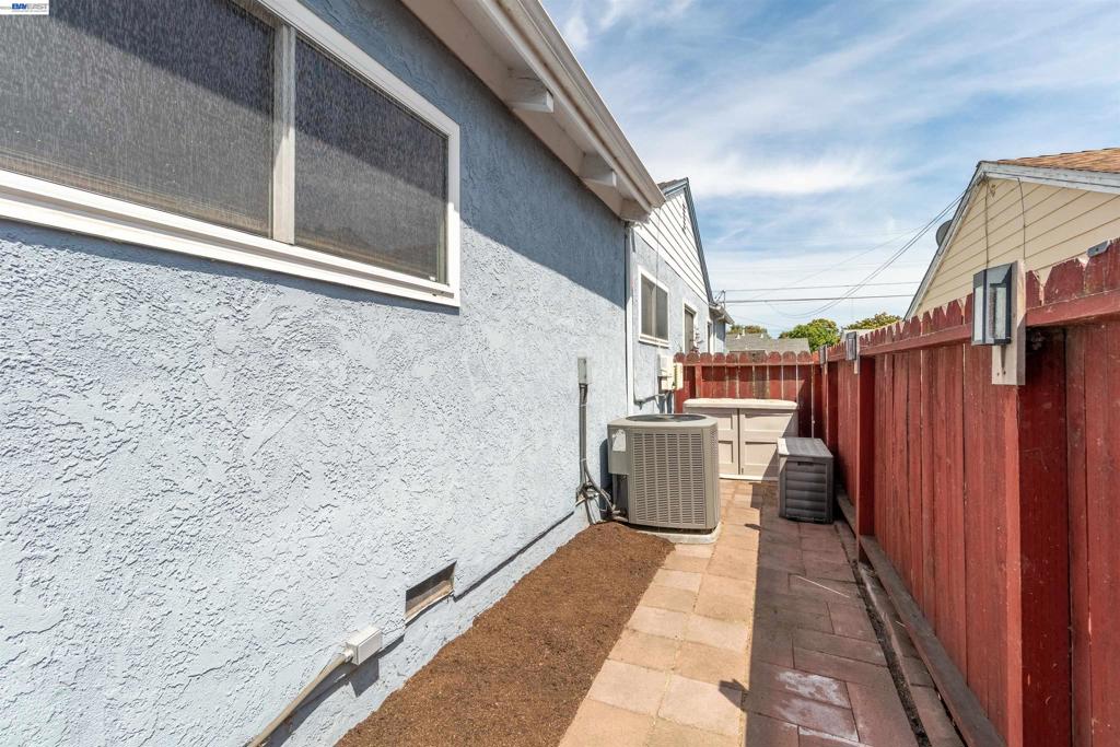 15209 Farnsworth St Property Photo 31