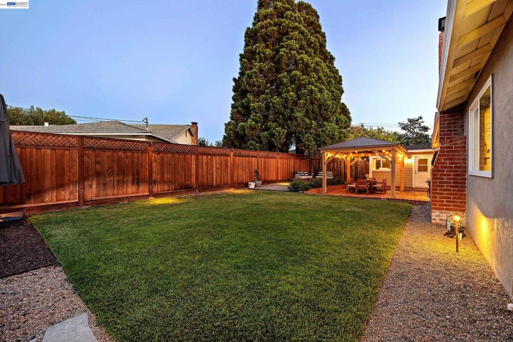 352 Cambridge Way Property Photo 2