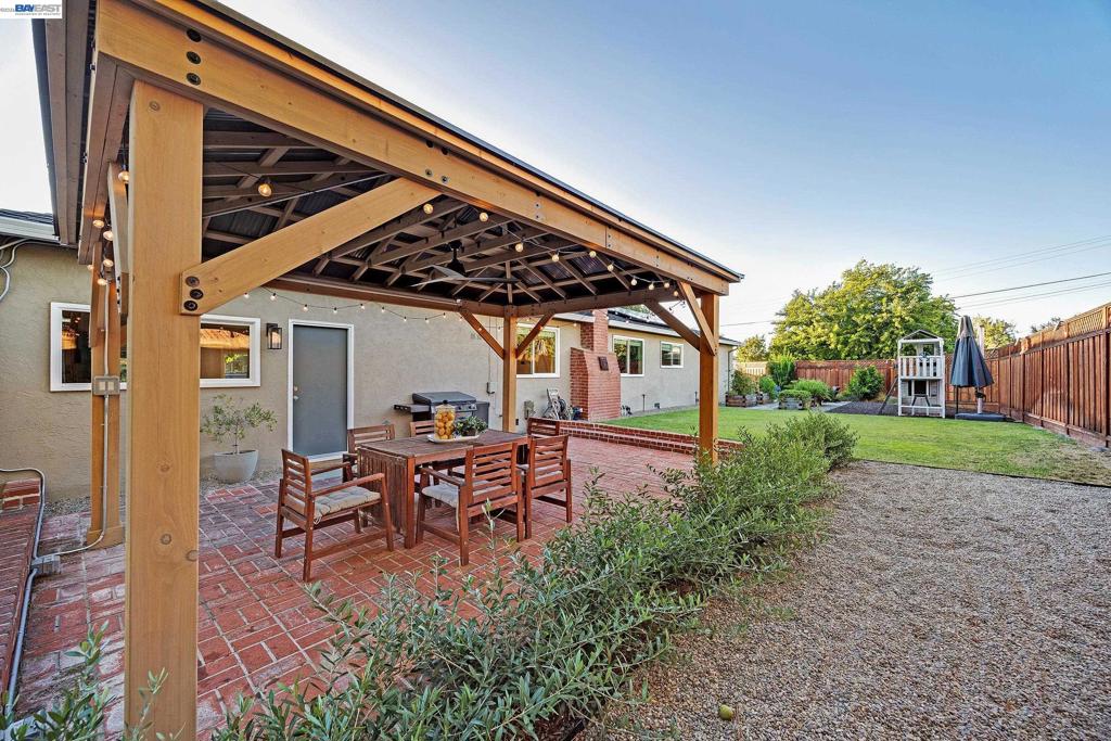 352 Cambridge Way Property Photo 30