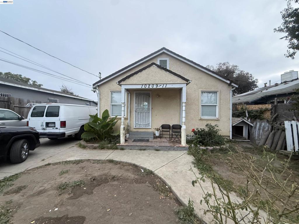 10209 & 10211 Pippin St