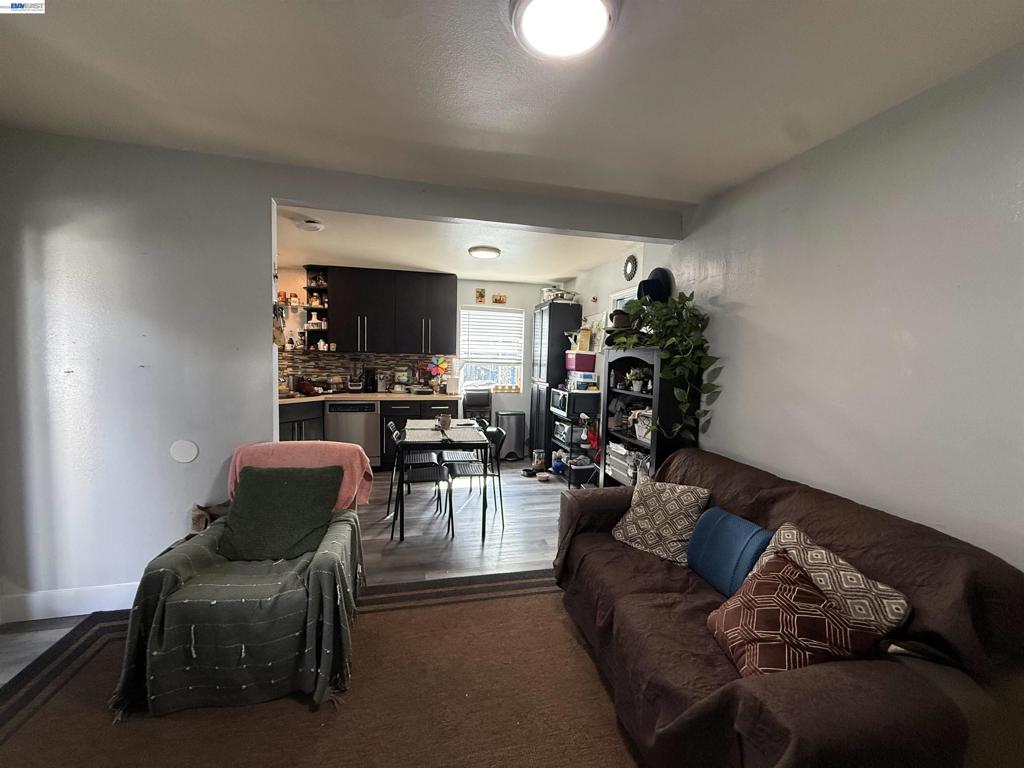 10209 & 10211 Pippin St Property Photo 2