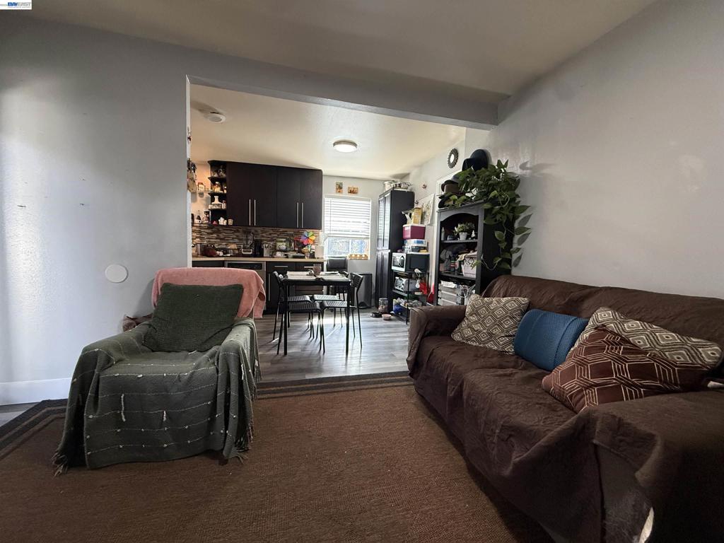 10209 & 10211 Pippin St Property Photo 4