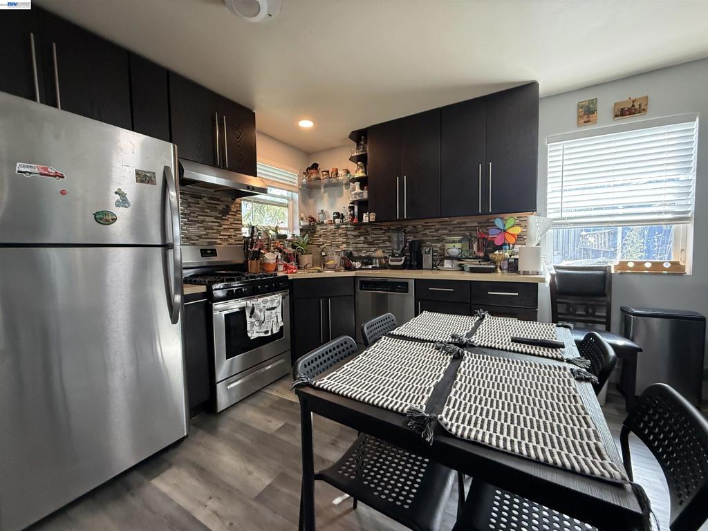 10209 & 10211 Pippin St Property Photo 6