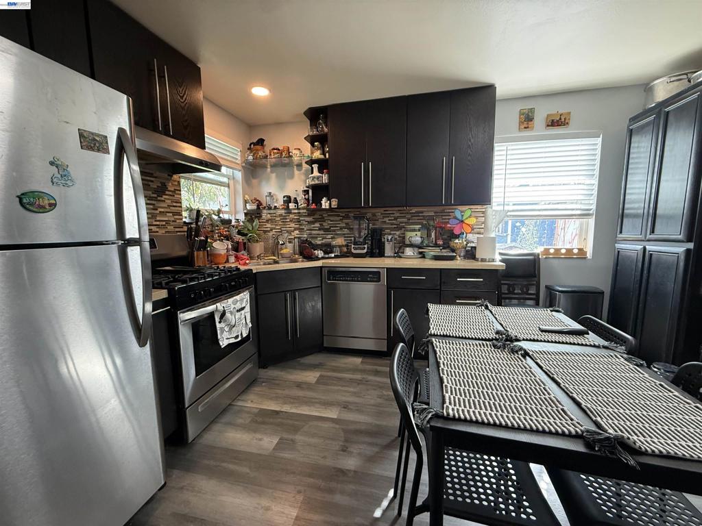10209 & 10211 Pippin St Property Photo 8