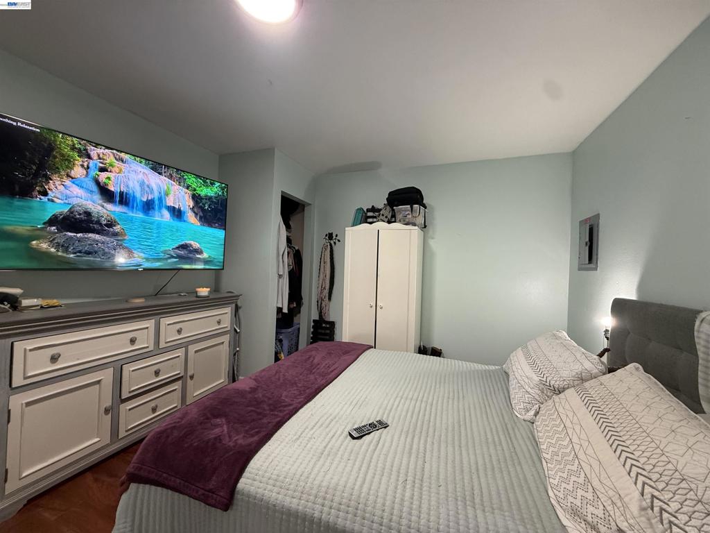 10209 & 10211 Pippin St Property Photo 9
