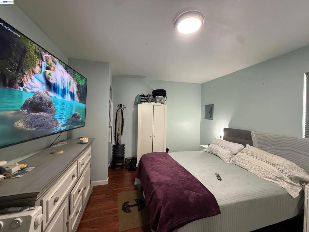 10209 & 10211 Pippin St Property Photo 11