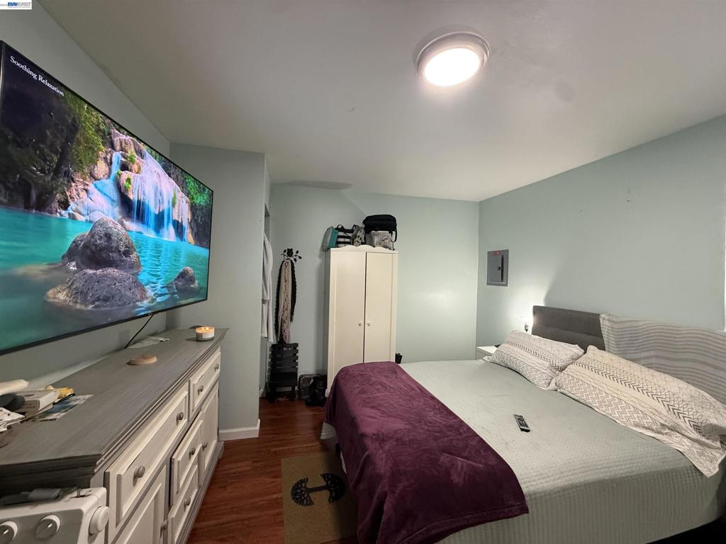 10209 & 10211 Pippin St Property Photo 12