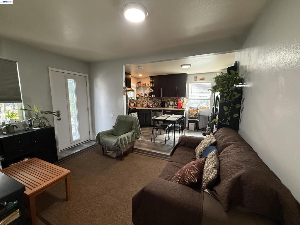 10209 & 10211 Pippin St Property Photo 14