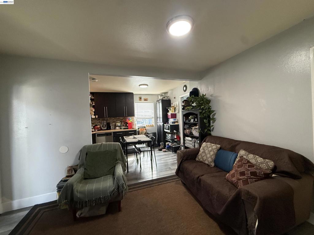 10209 & 10211 Pippin St Property Photo 18