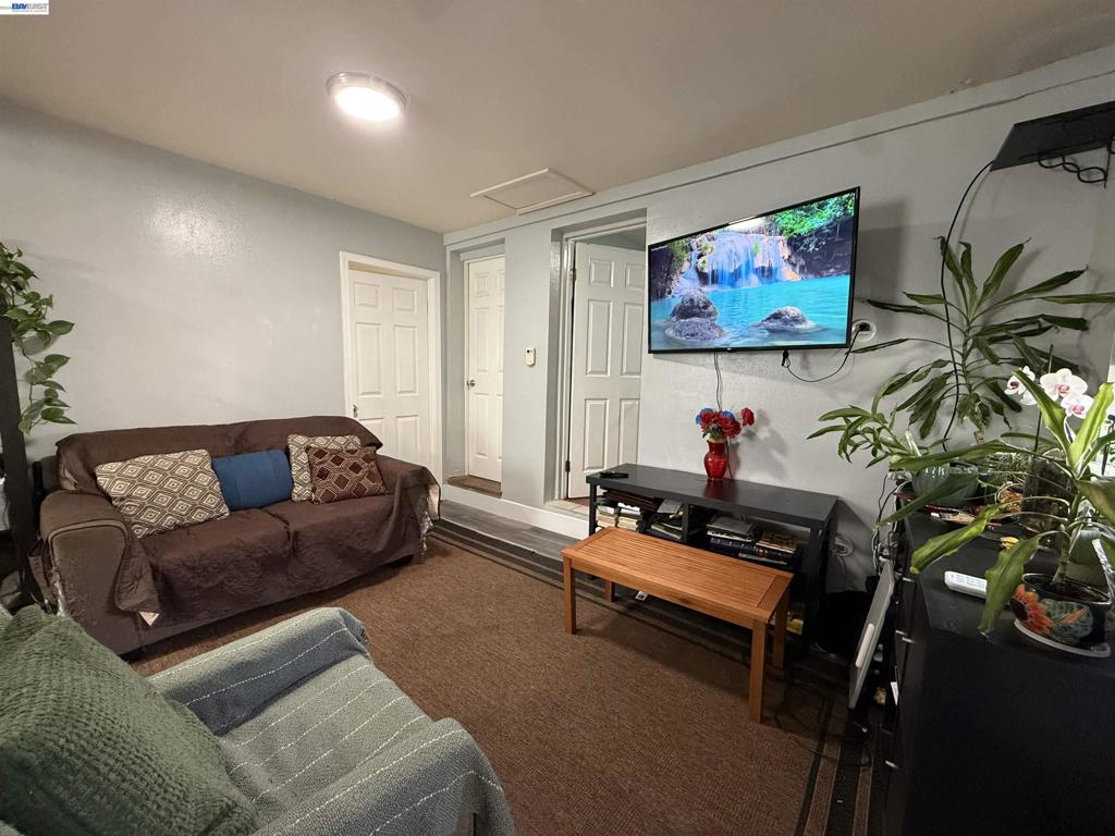 10209 & 10211 Pippin St Property Photo 21