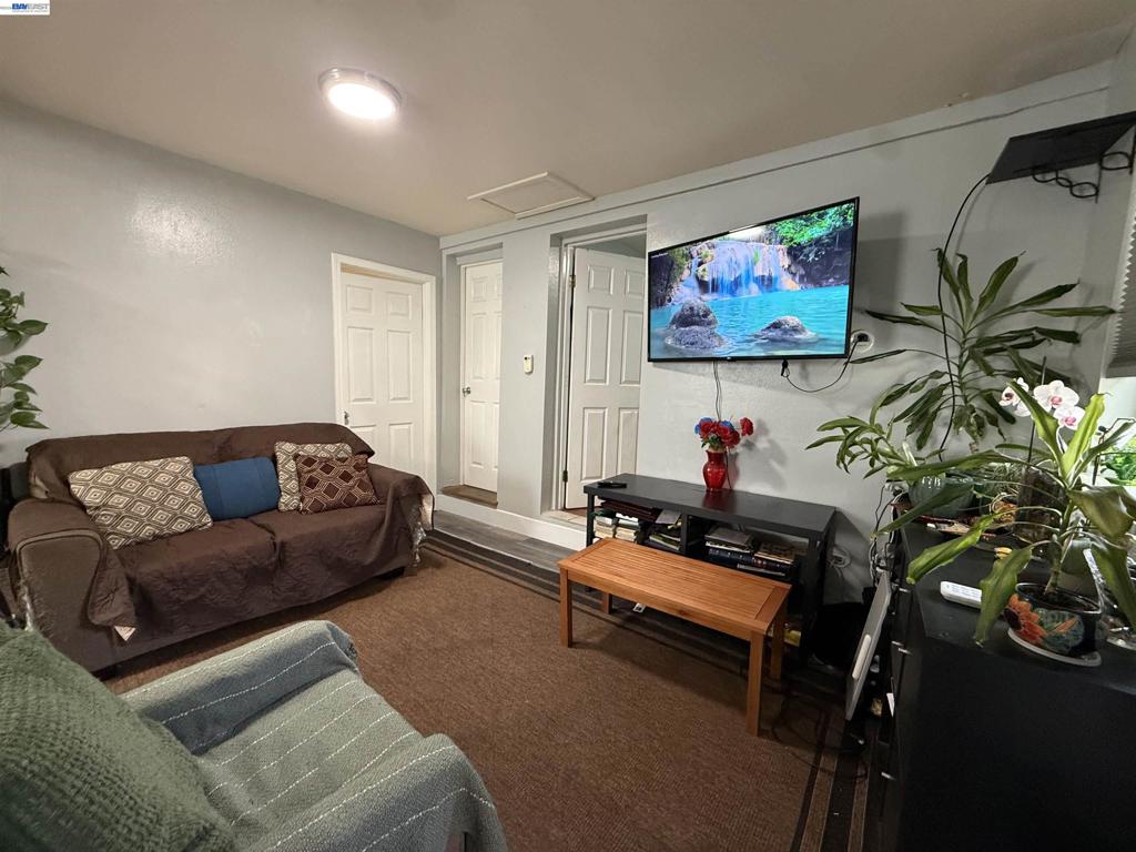 10209 & 10211 Pippin St Property Photo 22