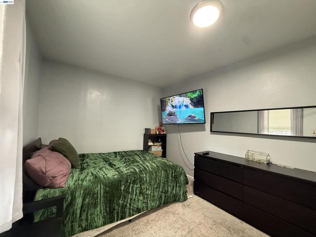 10209 & 10211 Pippin St Property Photo 28