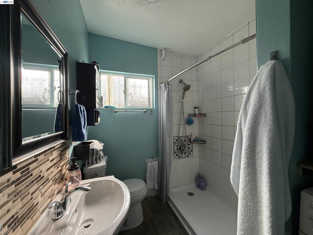 10209 & 10211 Pippin St Property Photo 34