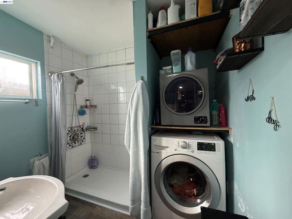 10209 & 10211 Pippin St Property Photo 36