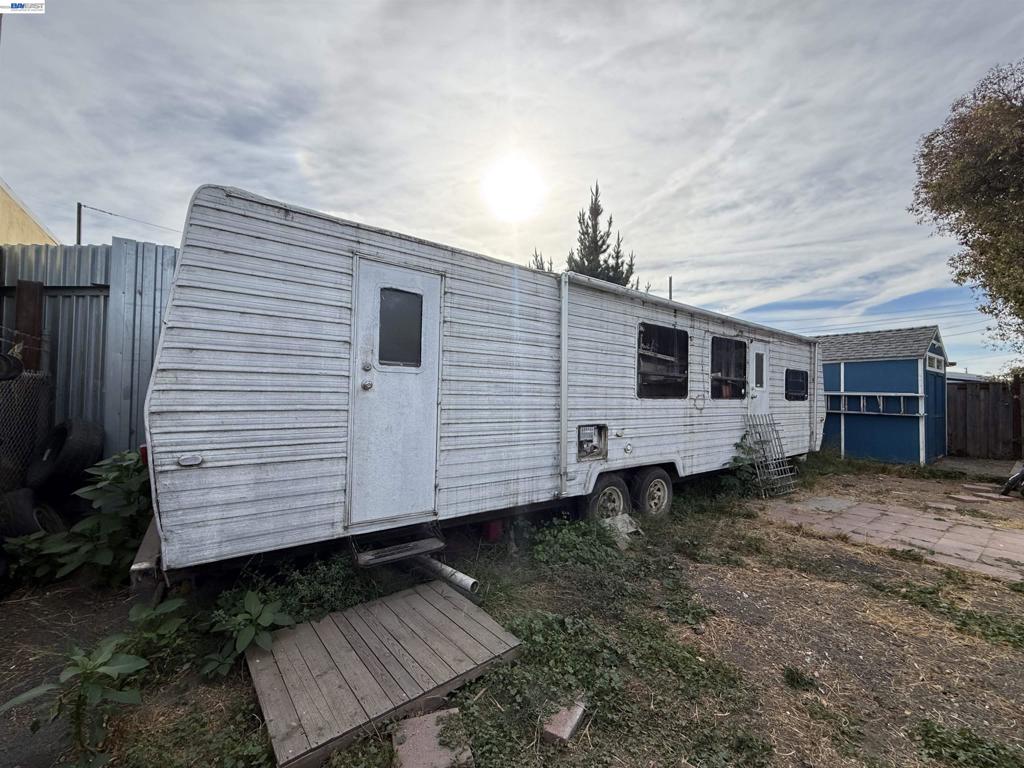 10209 & 10211 Pippin St Property Photo 42