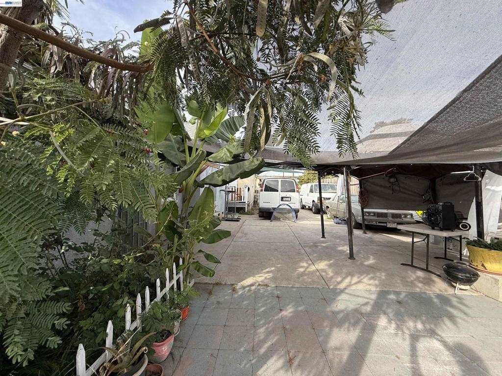 10209 & 10211 Pippin St Property Photo 44