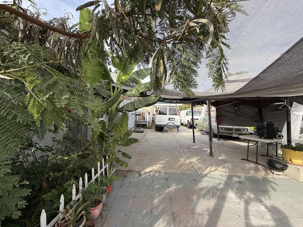 10209 & 10211 Pippin St Property Photo 45