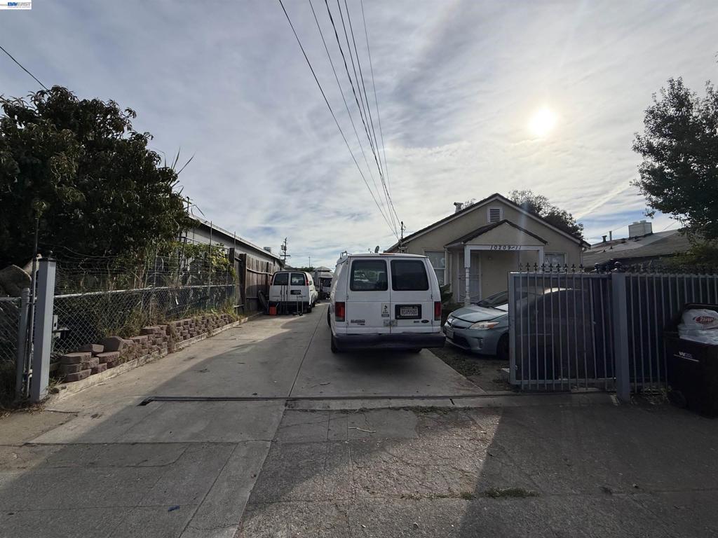 10209 & 10211 Pippin St Property Photo 46