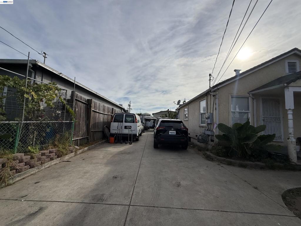 10209 & 10211 Pippin St Property Photo 50