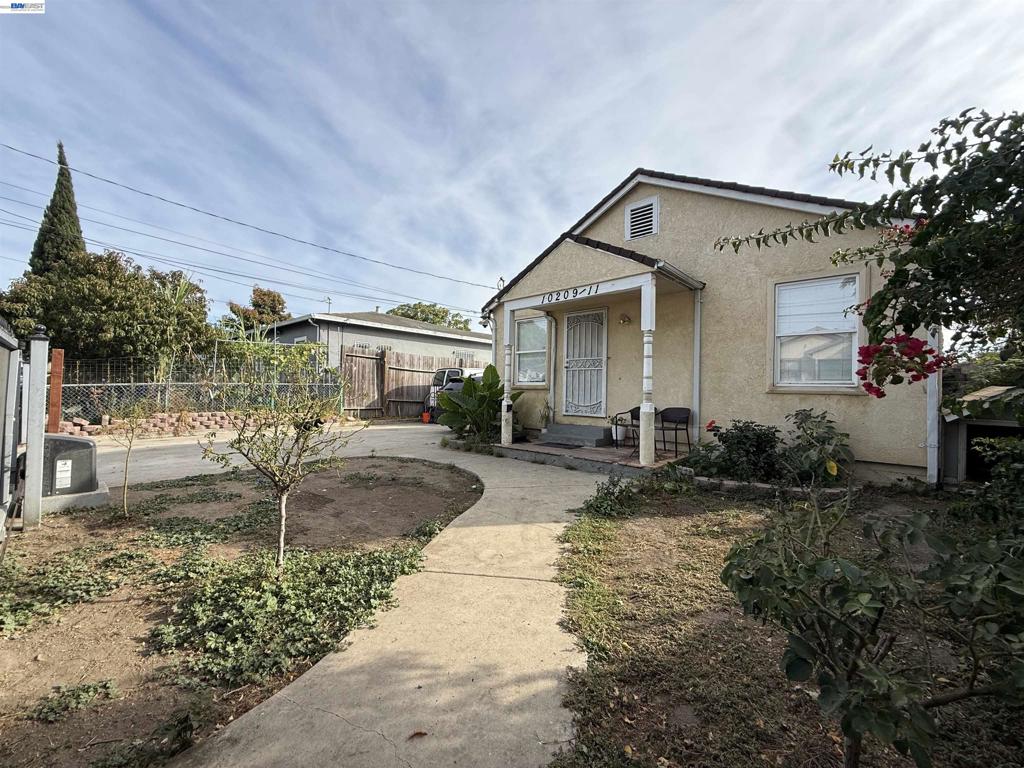 10209 & 10211 Pippin St Property Photo 54