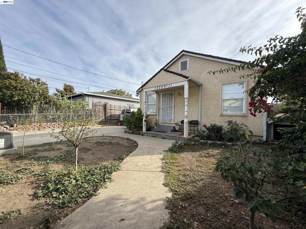 10209 & 10211 Pippin St Property Photo 56