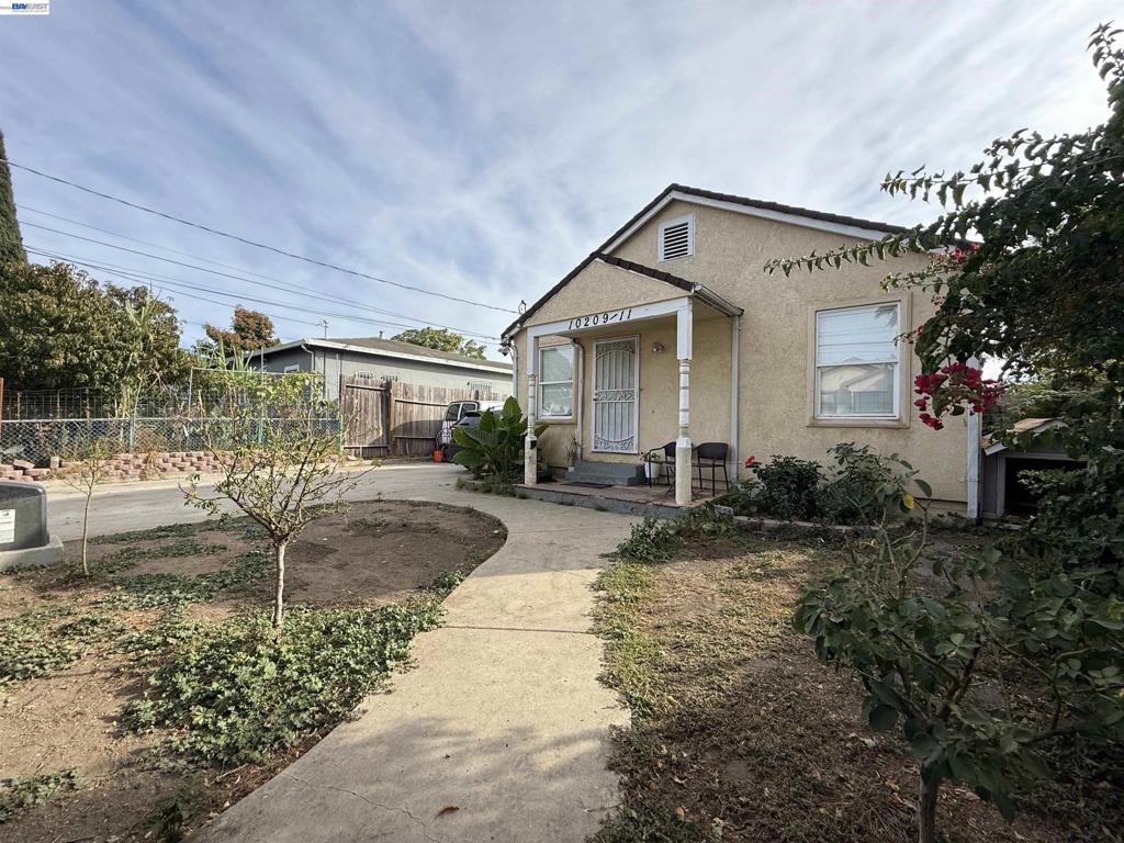 10209 & 10211 Pippin St Property Photo 57