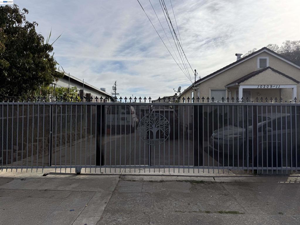10209 & 10211 Pippin St Property Photo 58