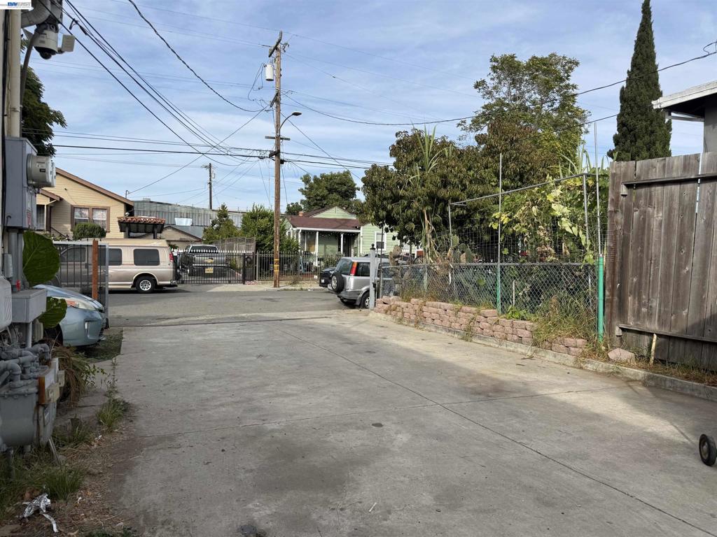 10209 & 10211 Pippin St Property Photo 61