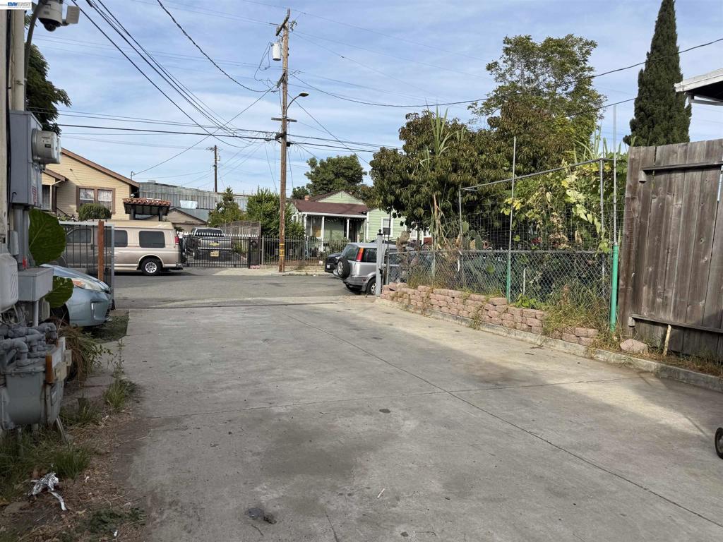10209 & 10211 Pippin St Property Photo 62