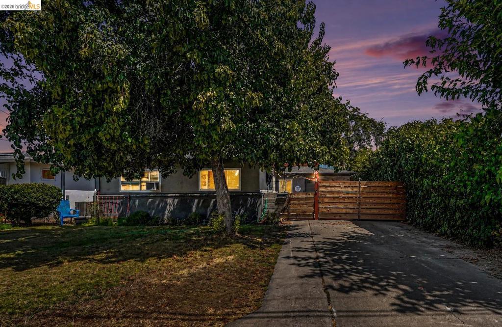 536 4th St Property Photo 1
