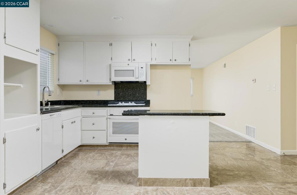 185 Coleridge Dr Property Photo 4