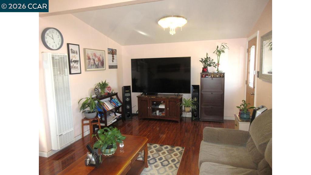 2106 Alfreda Blvd Property Photo 3