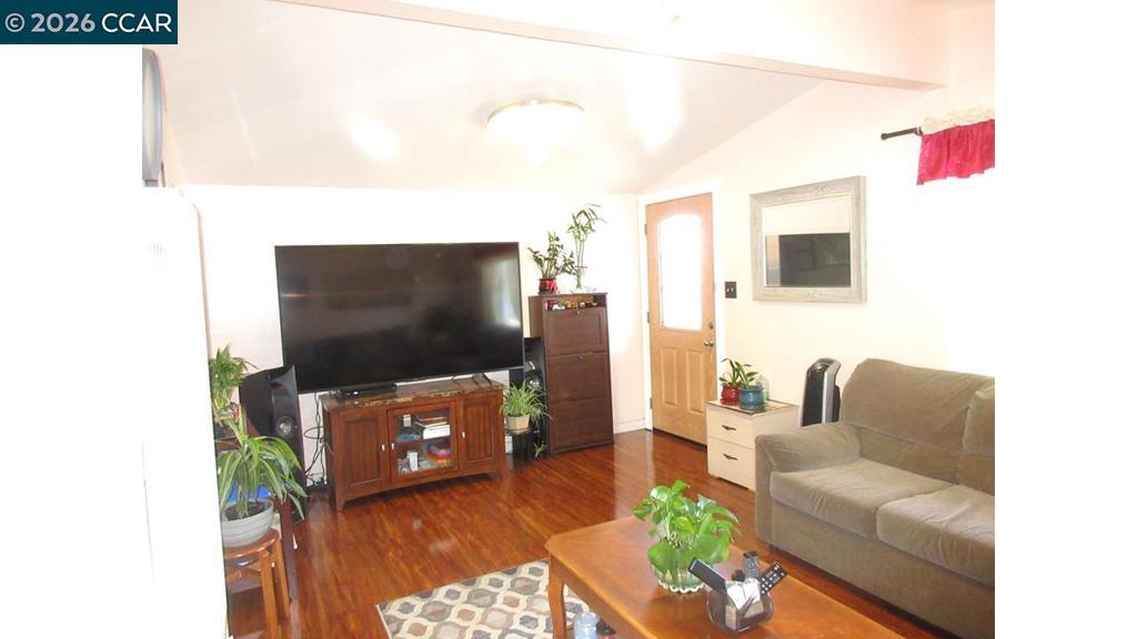 2106 Alfreda Blvd Property Photo 4
