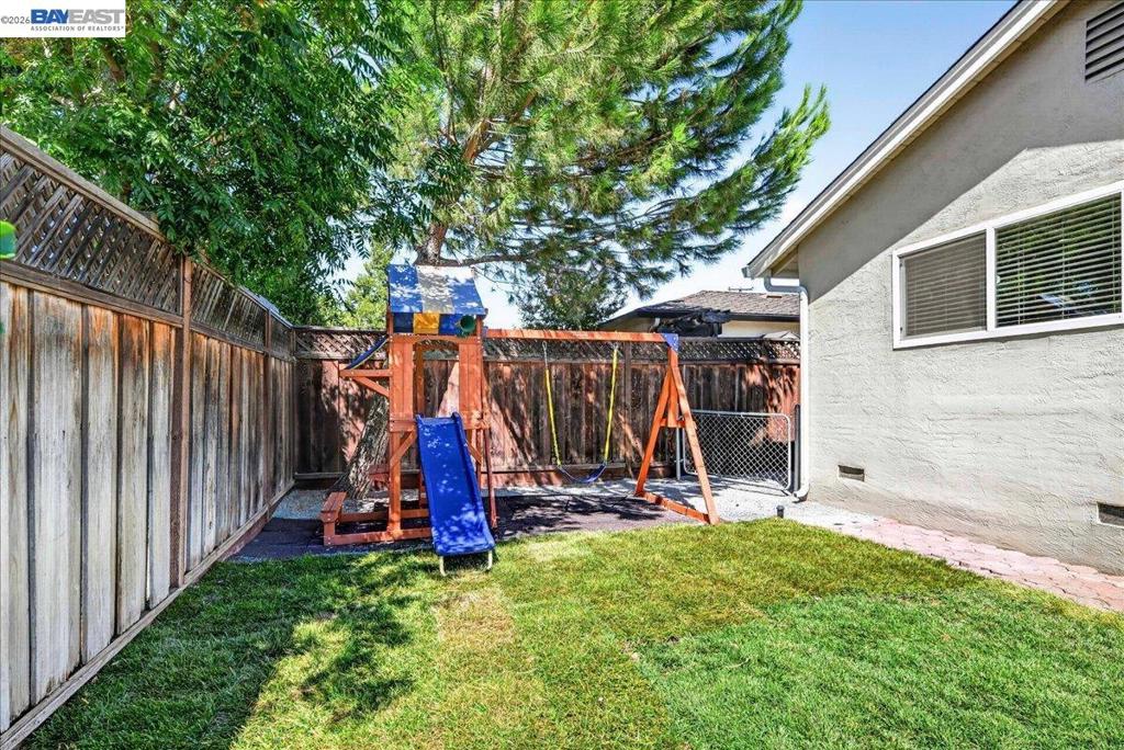 961 Essex St Property Photo 44
