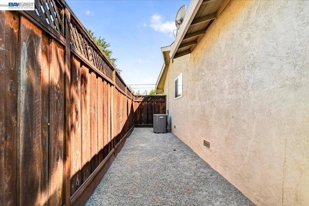 961 Essex St Property Photo 45
