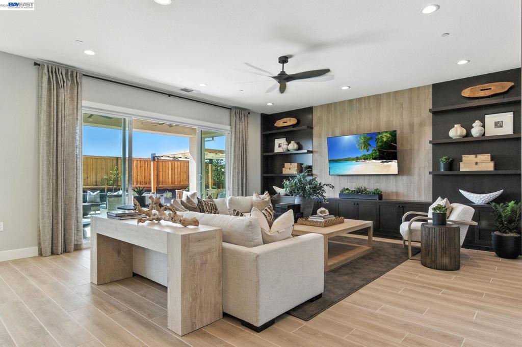 1591 Ponza Circle Property Photo 14