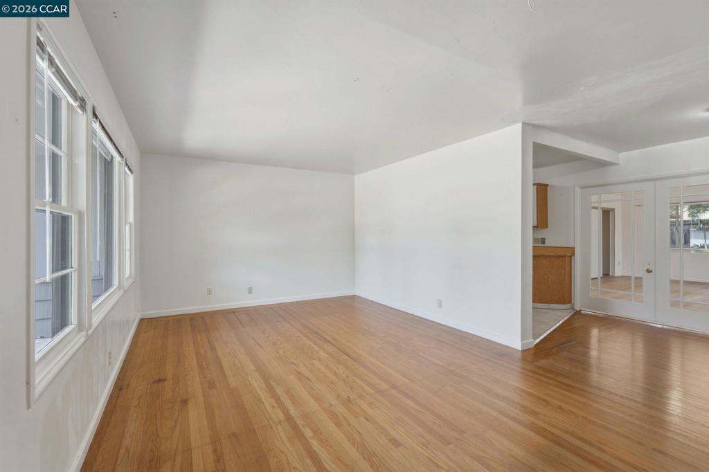 3712 Los Flores Ave Property Photo 2