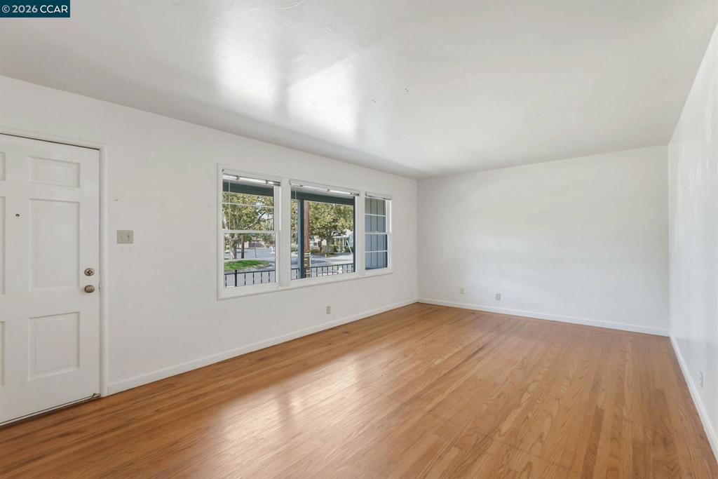 3712 Los Flores Ave Property Photo 4
