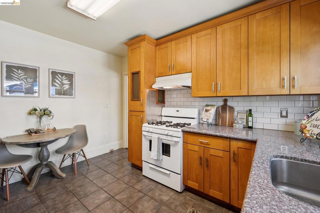 1152 1156 Francisco St Property Photo 9