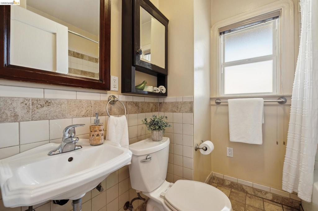 1152 1156 Francisco St Property Photo 17