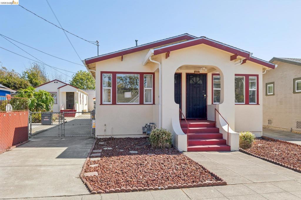 1152 Francisco St Property Photo 4