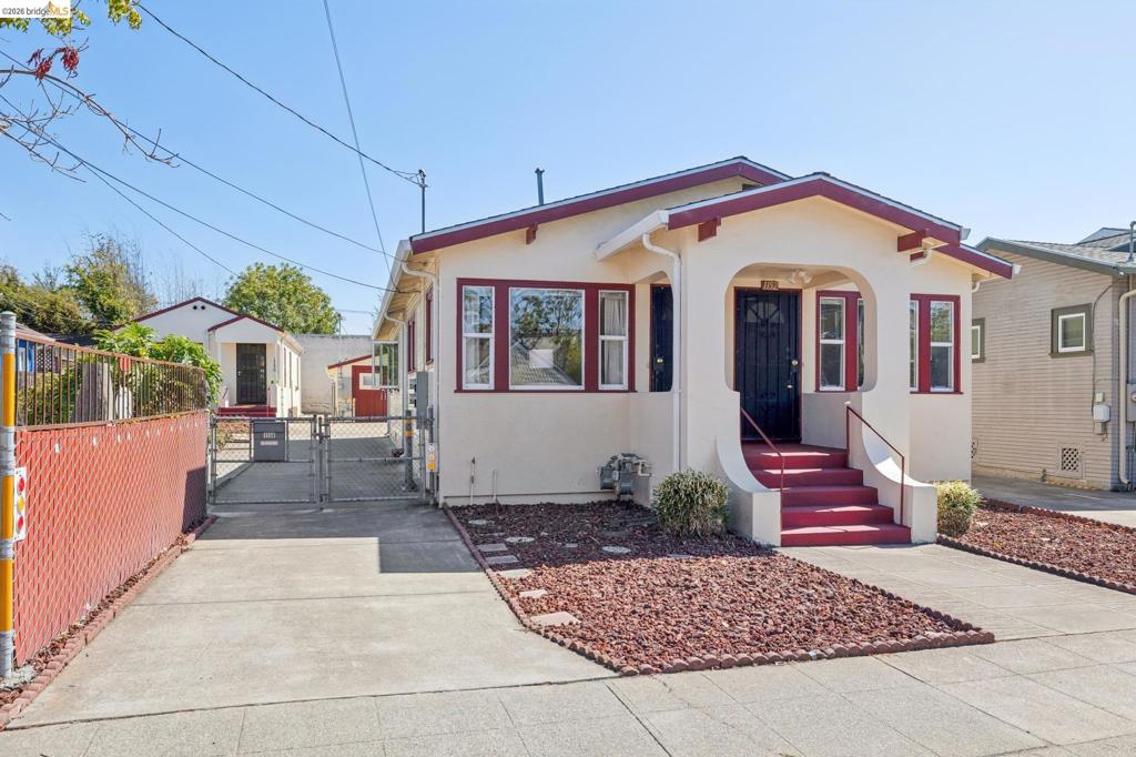 1152 Francisco St Property Photo 5